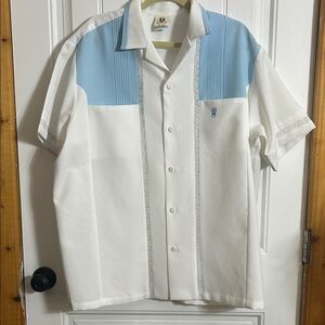 Men's Vtg. White and Blue Casual Button Down Shirt